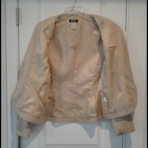 NWOT Metrostyle 2-piece Beige w/Ivory Trim Skirt Set - Size 6 - Picture 6 of 10